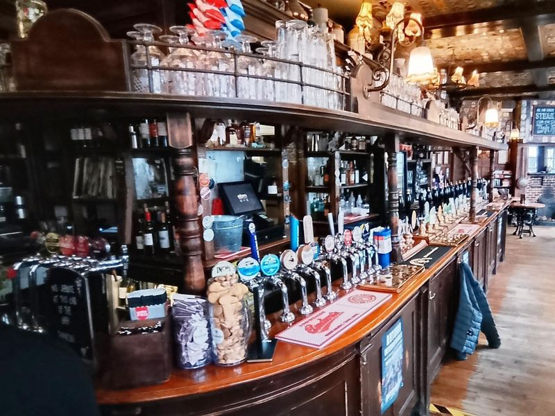 Taken 18 October 2025. (Bar). Published on 20-10-2025 