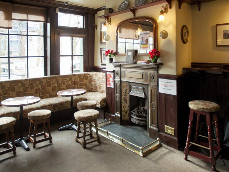 Victoria Inn, Richmond-upon-Thames. Photo taken Feb 2012. (Pub, Bar). Published on 06-03-2026 