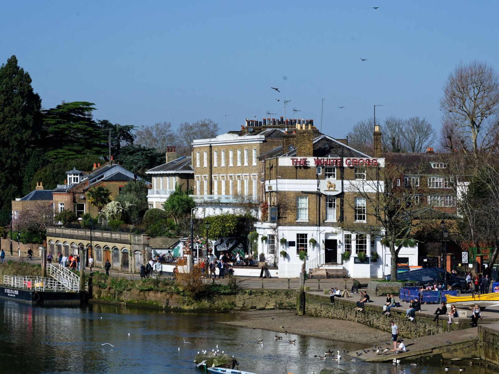 White Cross viewed from Richmond Bridge (March 2026). (Pub, External). Published on 07-03-2026