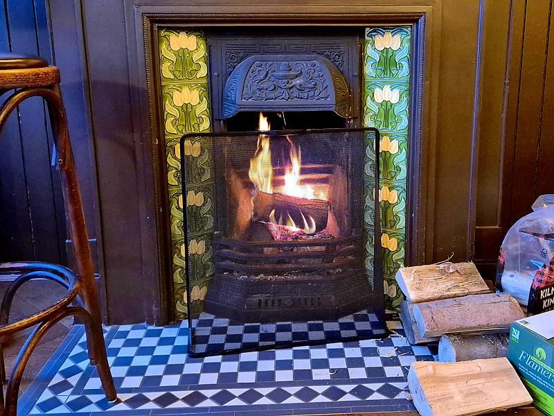 The Builders Arms - Log Fire - January 2025. (Pub). Published on 19-01-2025