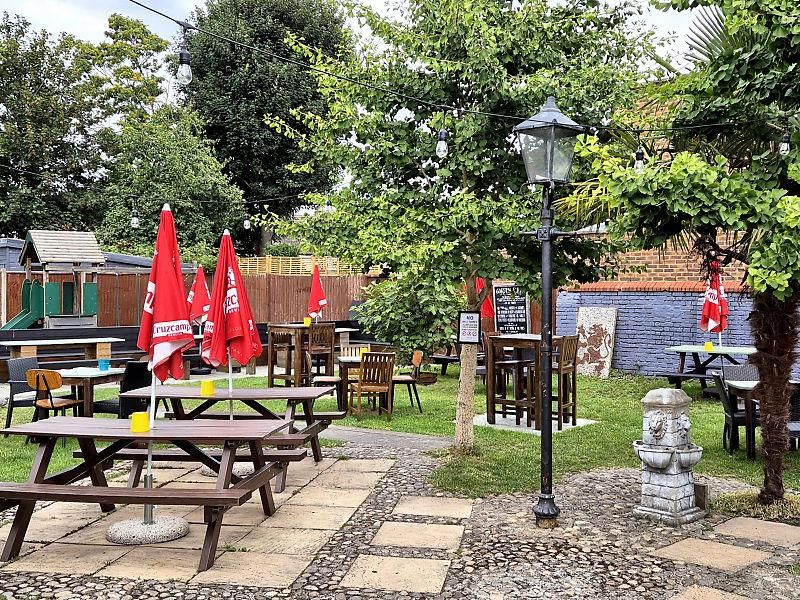 Red Lion, Teddington - Garden. (Pub, External, Garden). Published on 04-08-2024