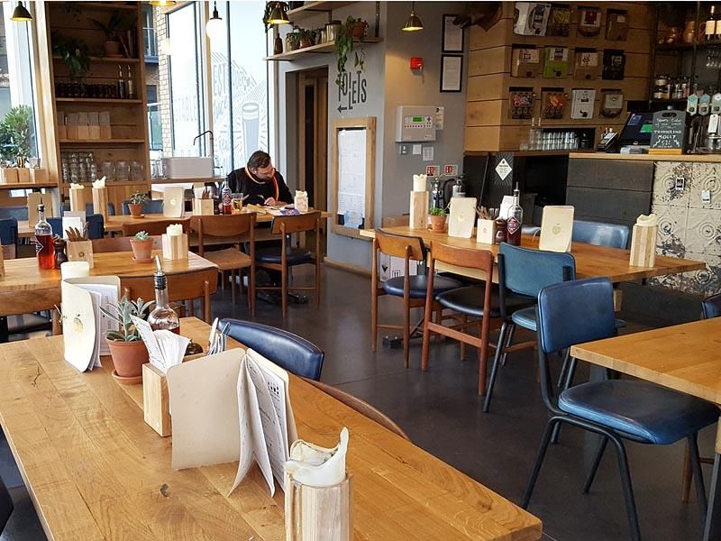Tables and seating. (Pub, Customers). Published on 19-01-2017