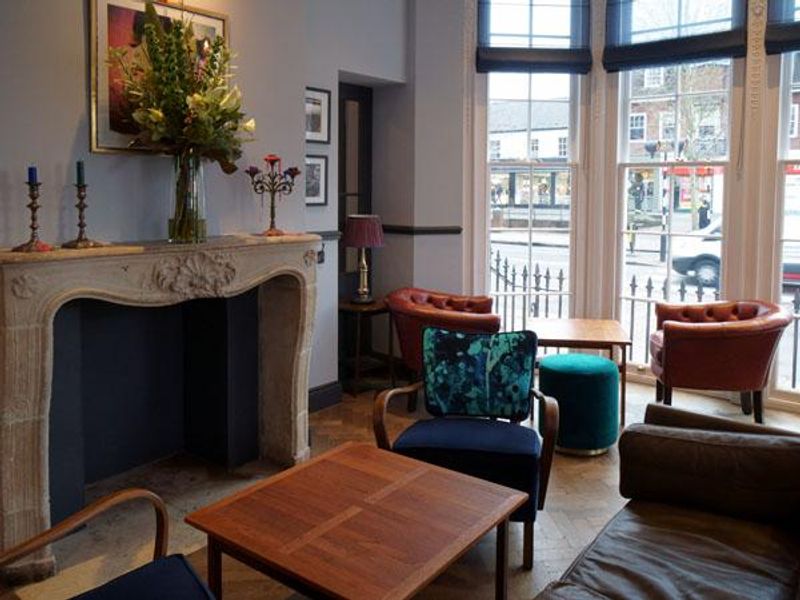 Bar Lounge room at The Crown. (Pub, Bar). Published on 24-01-2019