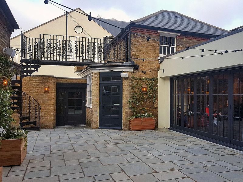 The Crown - Inner courtyard. (Pub, External, Garden). Published on 25-01-2019 