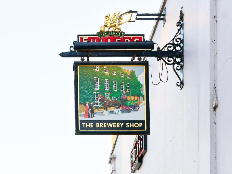 Fullers Brewery Shop & Tap Room hanging sign (March 2026). (External, Sign). Published on 20-03-2026 