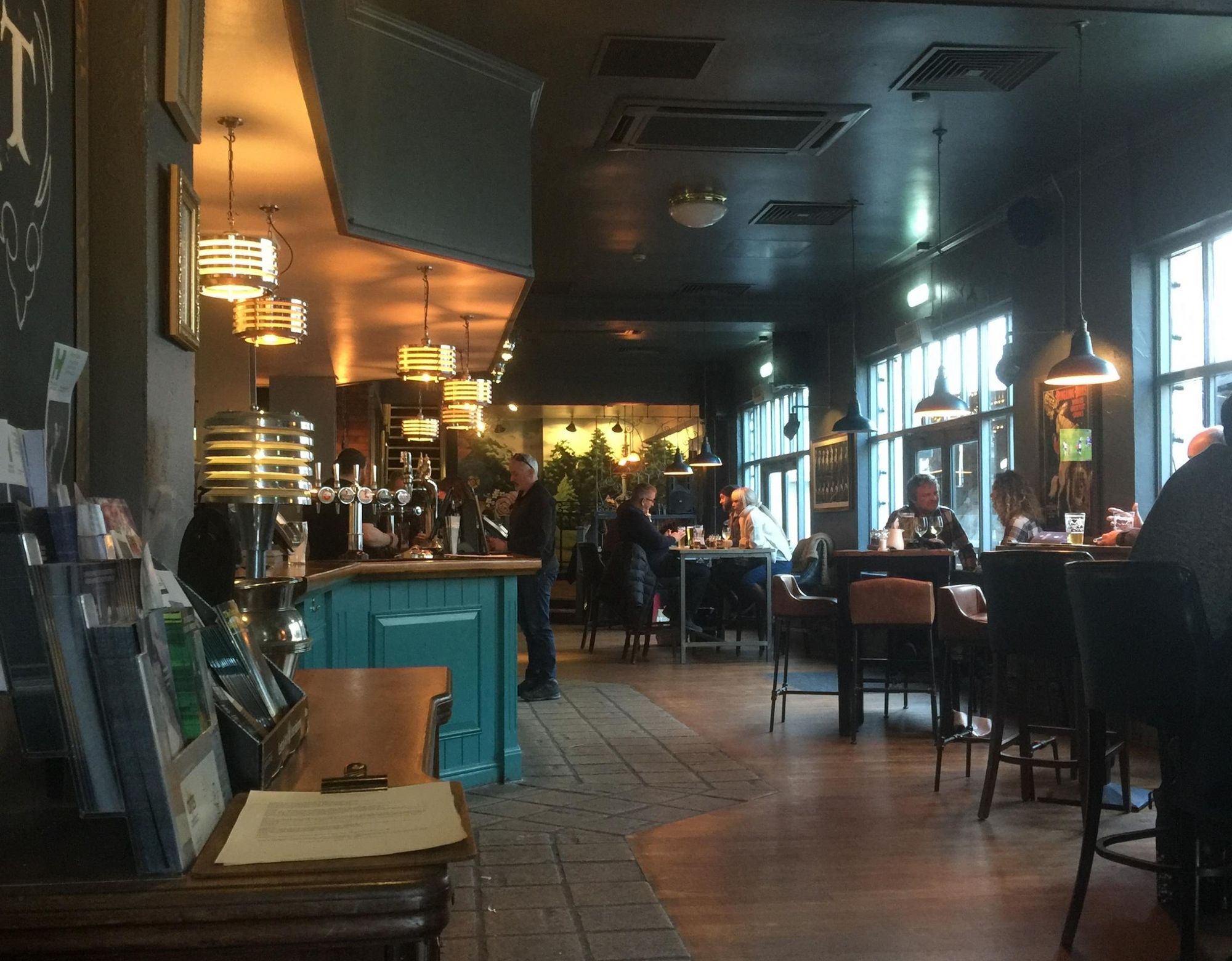 Bar at the White Horse. (Bar, Customers). Published on 25-02-2018