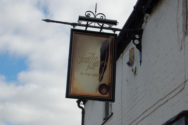 (Pub, External, Sign). Published on 05-10-2013