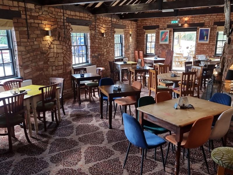 (Pub, Bar). Published on 29-09-2022 
