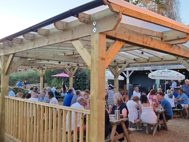 (Pub, External, Bar, Garden, Customers). Published on 29-09-2022 