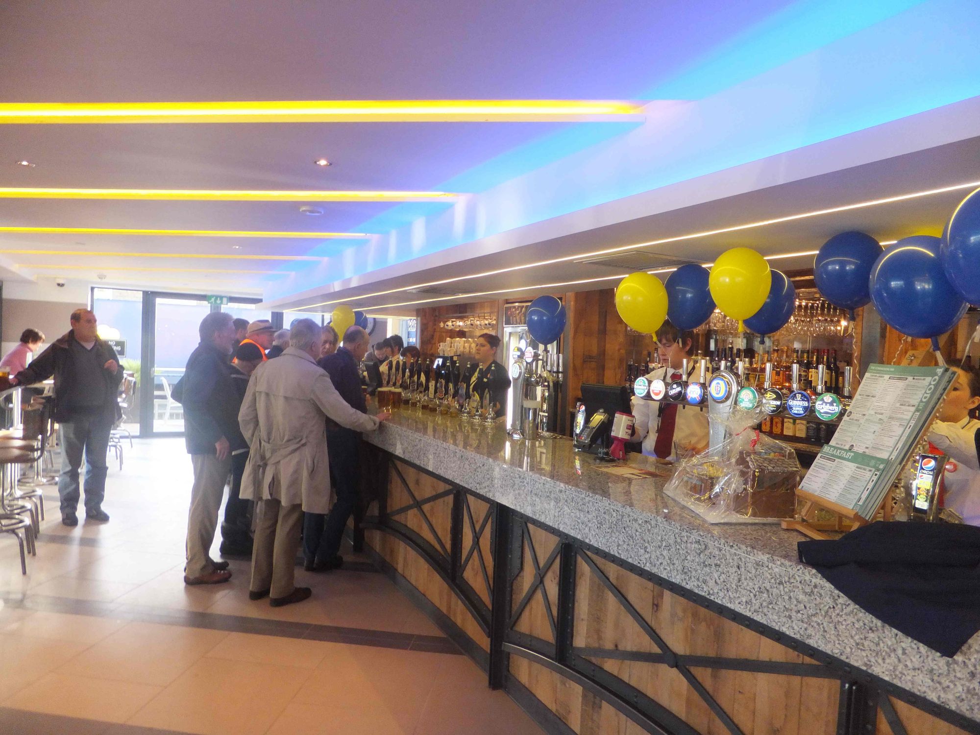 Commercial Inn. (Pub, Bar). Published on 17-12-2013