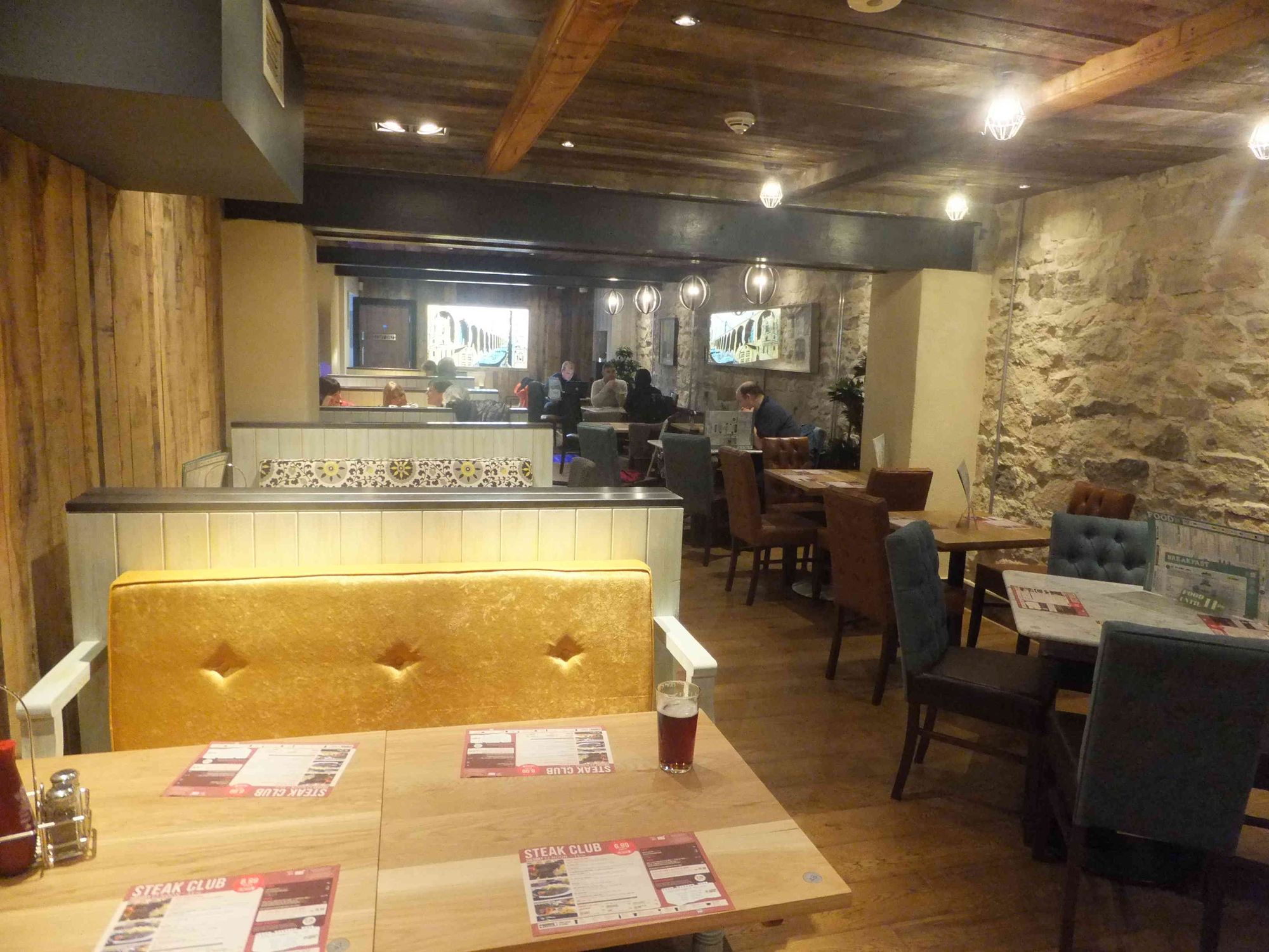 Commercial Inn. (Pub, Bar). Published on 17-12-2013