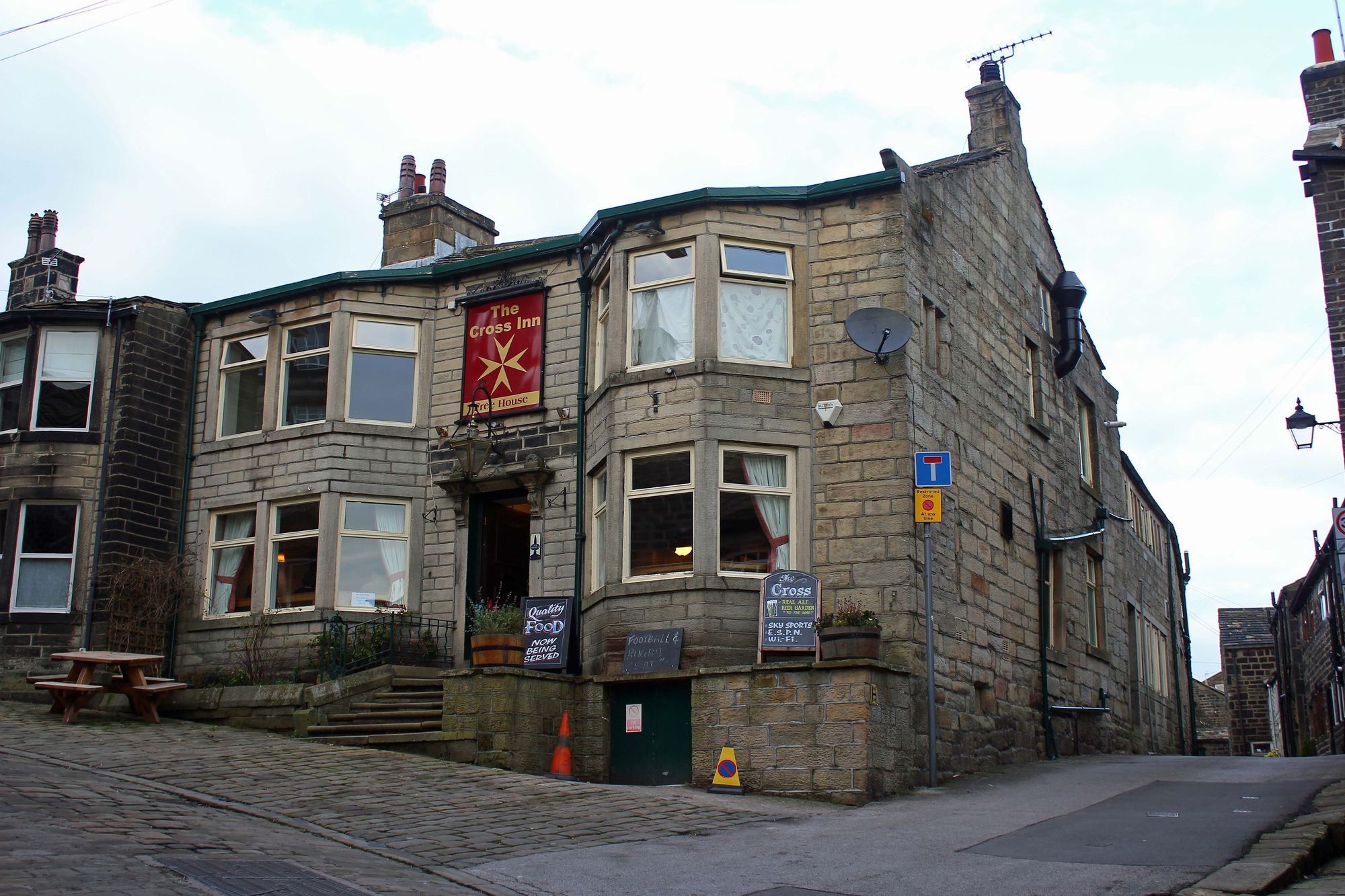 Cross Inn. (Pub, External). Published on 09-12-2013