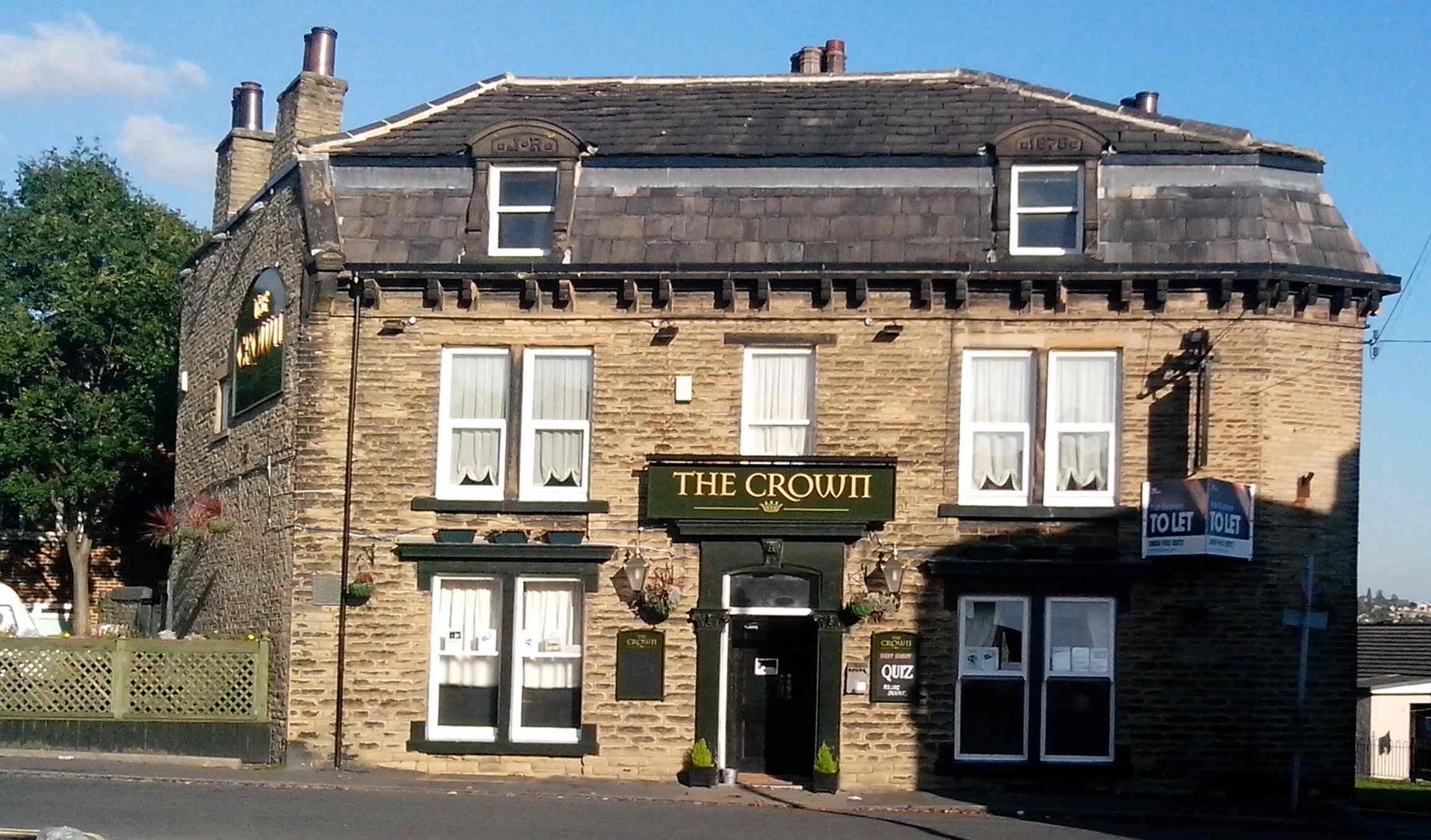 Crown. (Pub, External). Published on 30-09-2013