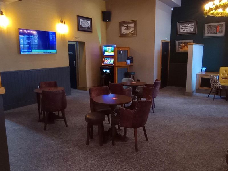 Right-hand seating area. (Pub). Published on 31-08-2023