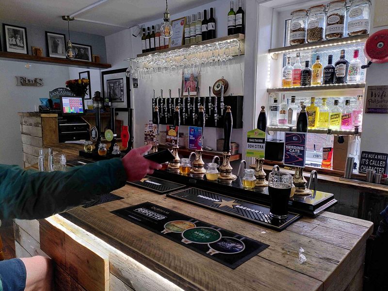 (Pub, Bar). Published on 28-06-2022