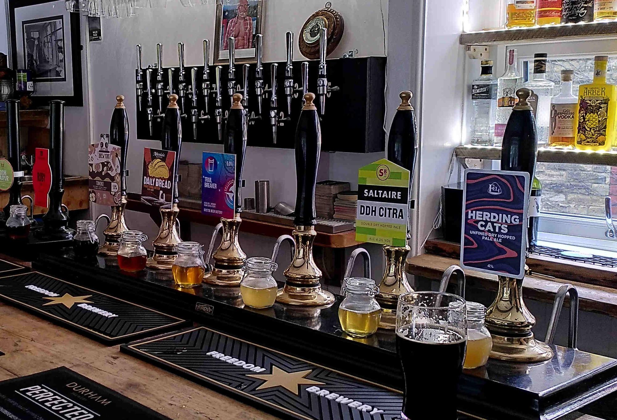 (Pub, Bar). Published on 28-06-2022