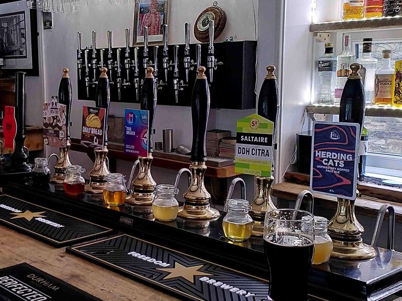 (Pub, Bar). Published on 28-06-2022