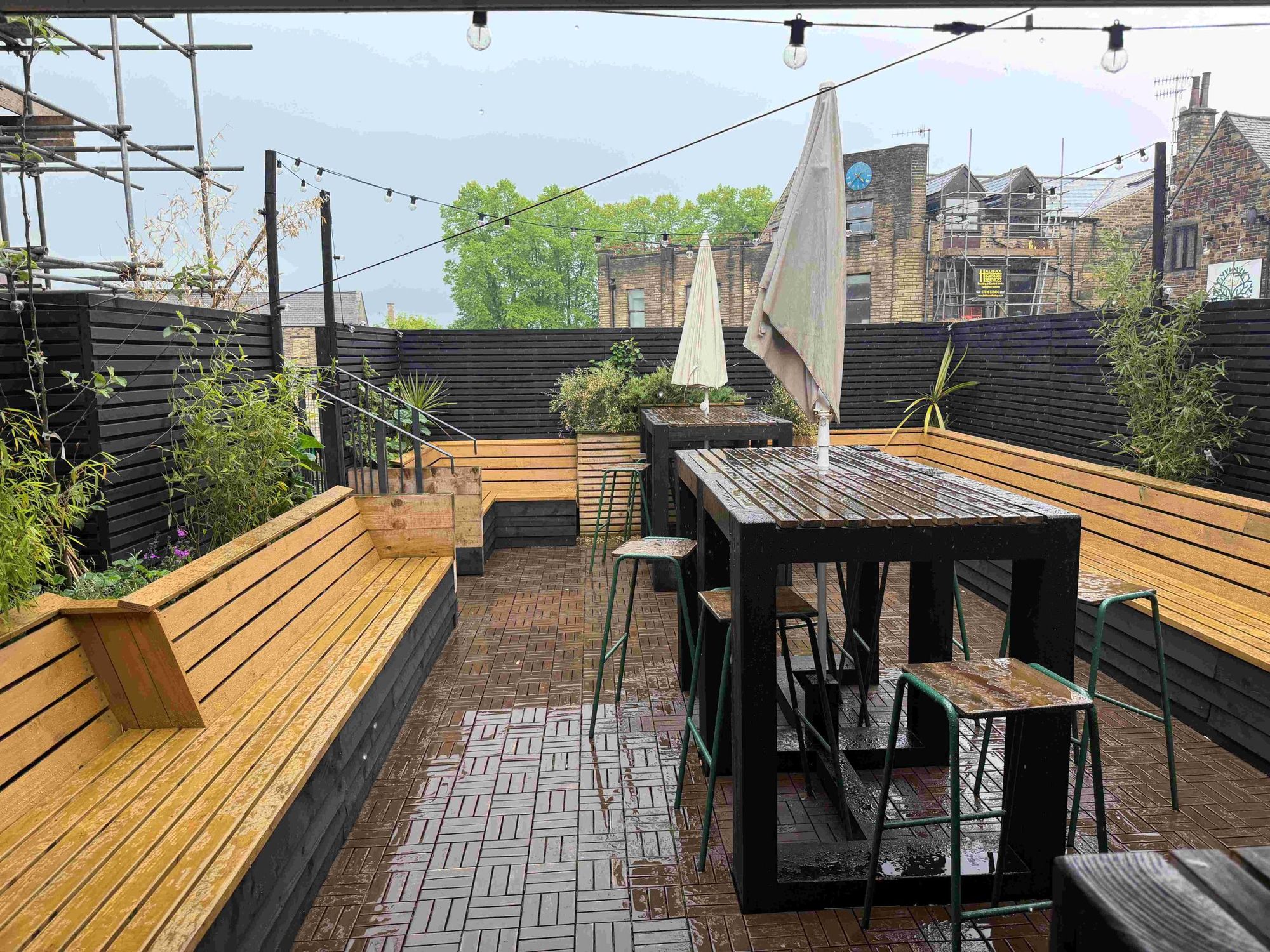 Rooftop terrace. (Pub). Published on 10-05-2026