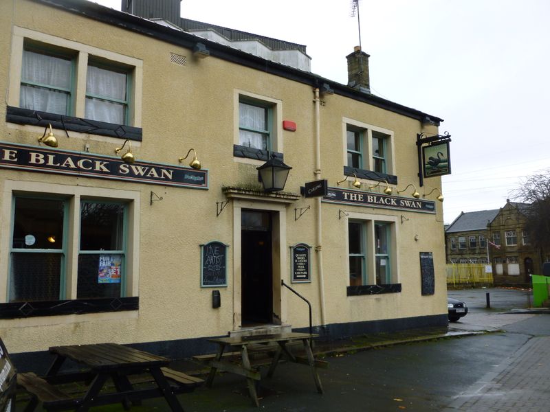 Black Swan. (Pub, External). Published on 07-09-2013 