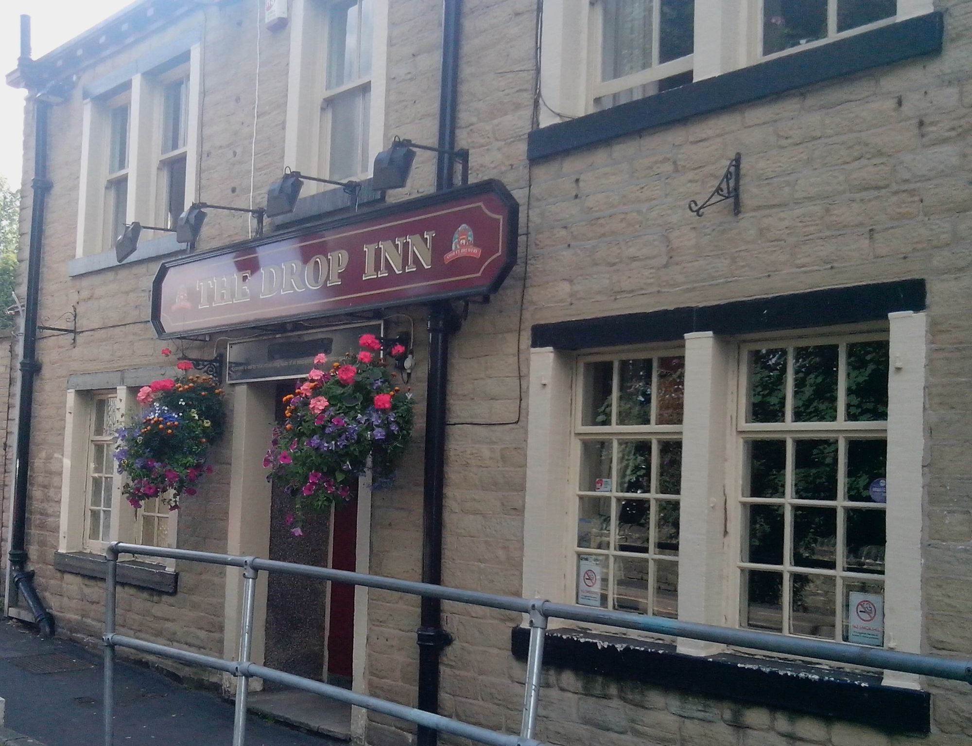 Drop inn. (Pub, External). Published on 08-09-2013