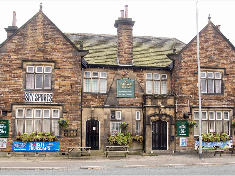 Halfway House. (Pub, External). Published on 01-10-2013