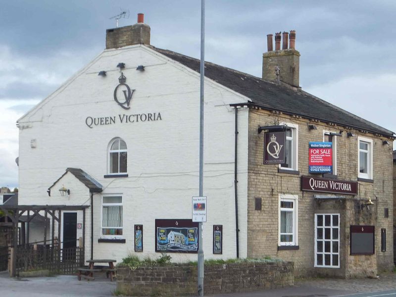Queen Victoria. (Pub, External). Published on 10-09-2013