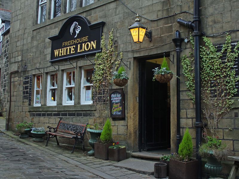 White Lion. (Pub, External). Published on 09-12-2013 