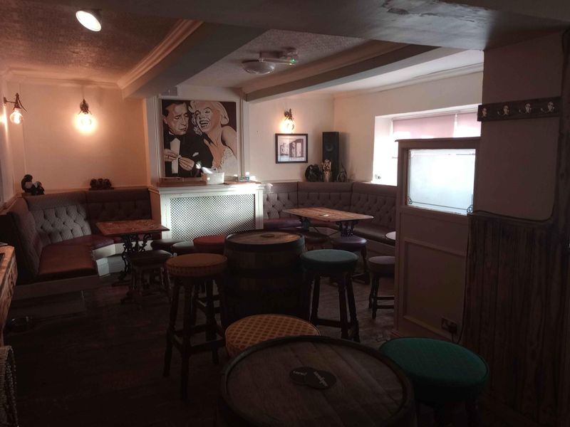 Seating area. (Pub). Published on 16-12-2023