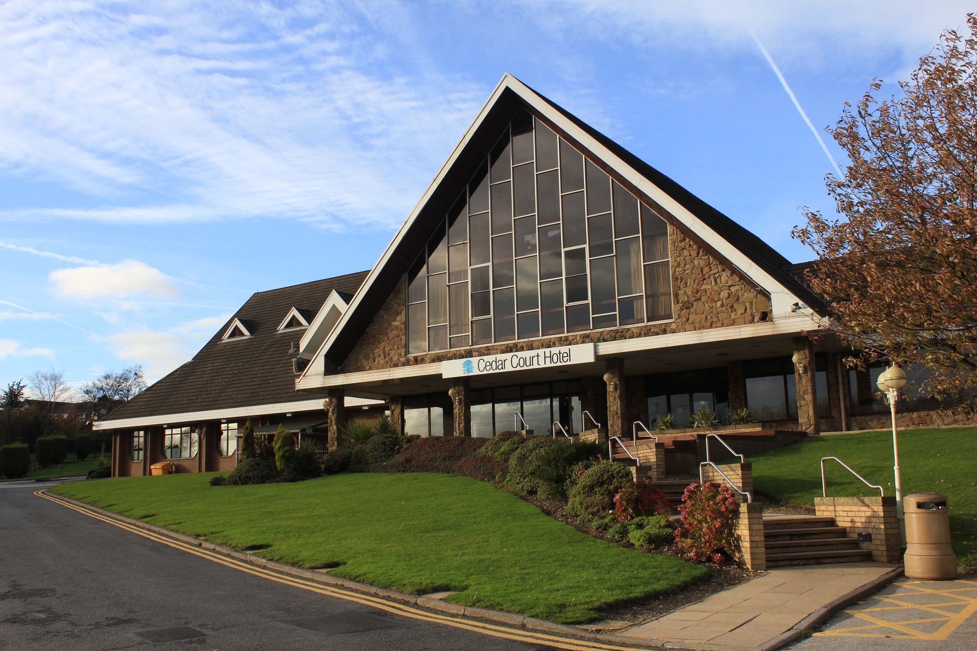 Cedar Court Hotel. (Pub, External). Published on 16-11-2013