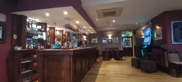 (Pub, Bar). Published on 15-11-2022