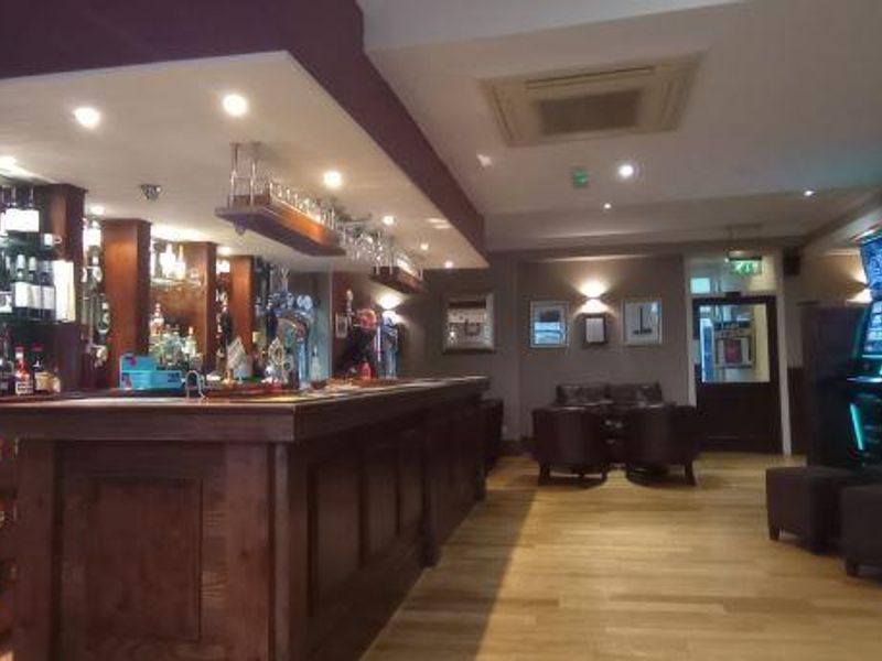 (Pub, Bar). Published on 15-11-2022