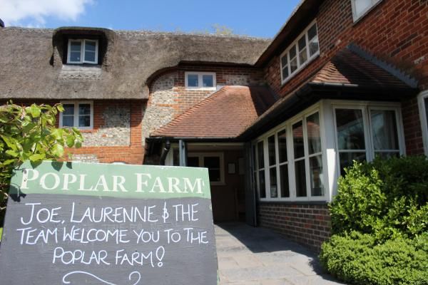 (Pub, External, Sign). Published on 27-05-2013