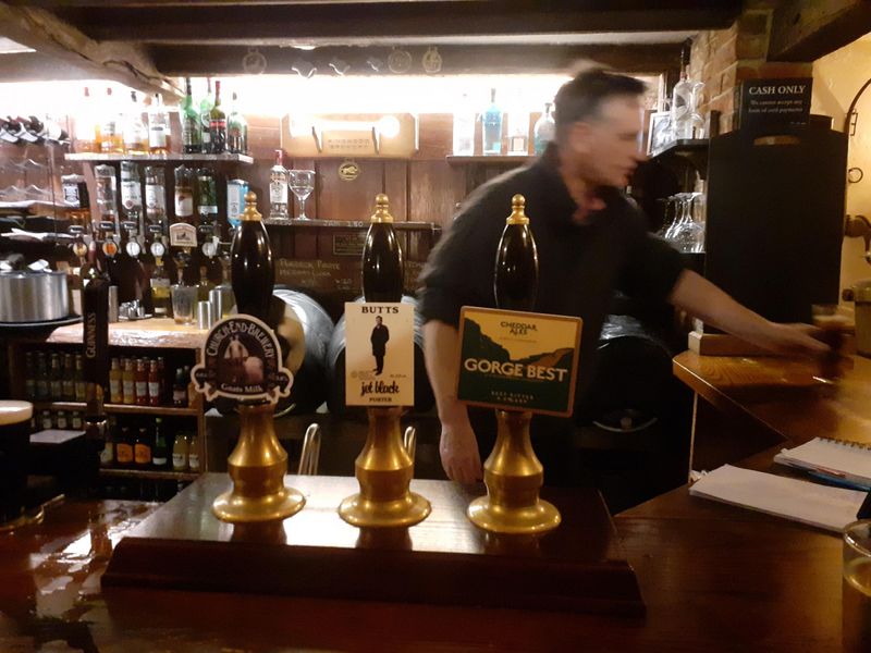 (Pub, Bar). Published on 25-04-2022 