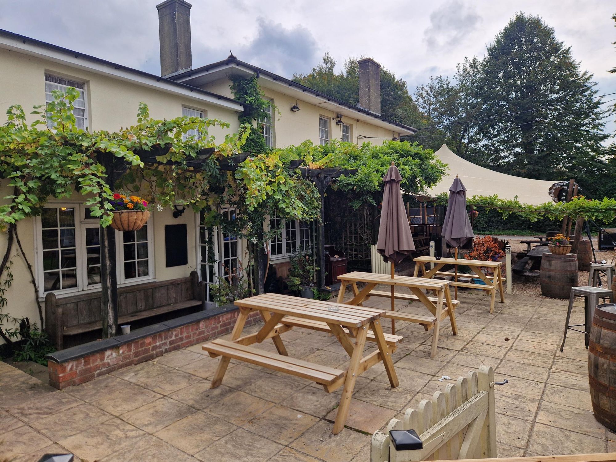 Dove Inn, Micherdever (Photo: Pete Horn - 27/09/2025). (Pub, External, Garden). Published on 28-09-2025