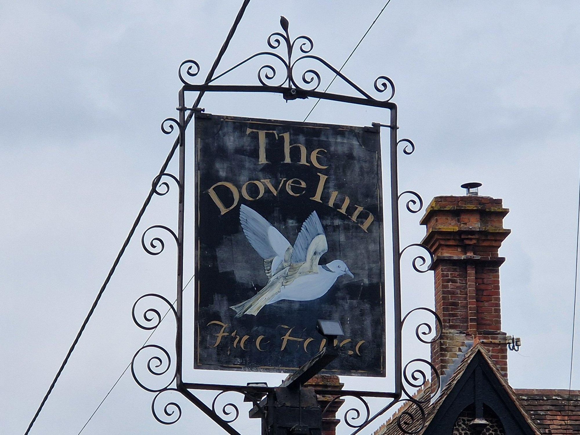 Dove Inn, pub sign (Photo: Pete Horn - 27/09/2025). (Sign). Published on 28-09-2025