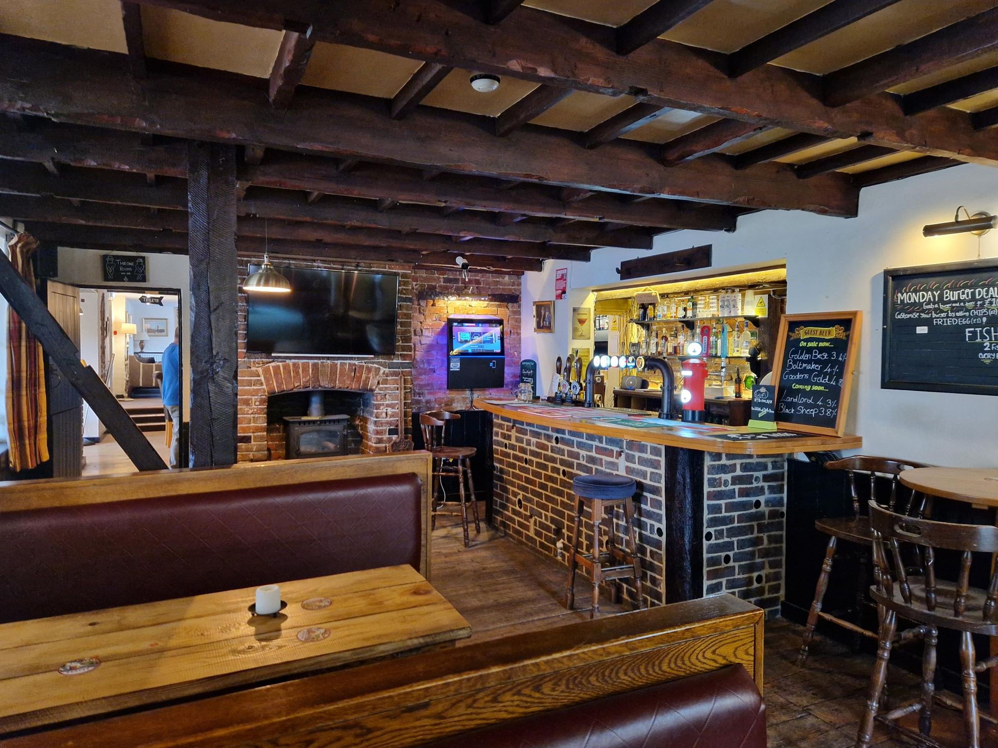 Dove Inn, interior (Photo: Pete Horn - 27/09/2025). (Pub, Bar). Published on 28-09-2025