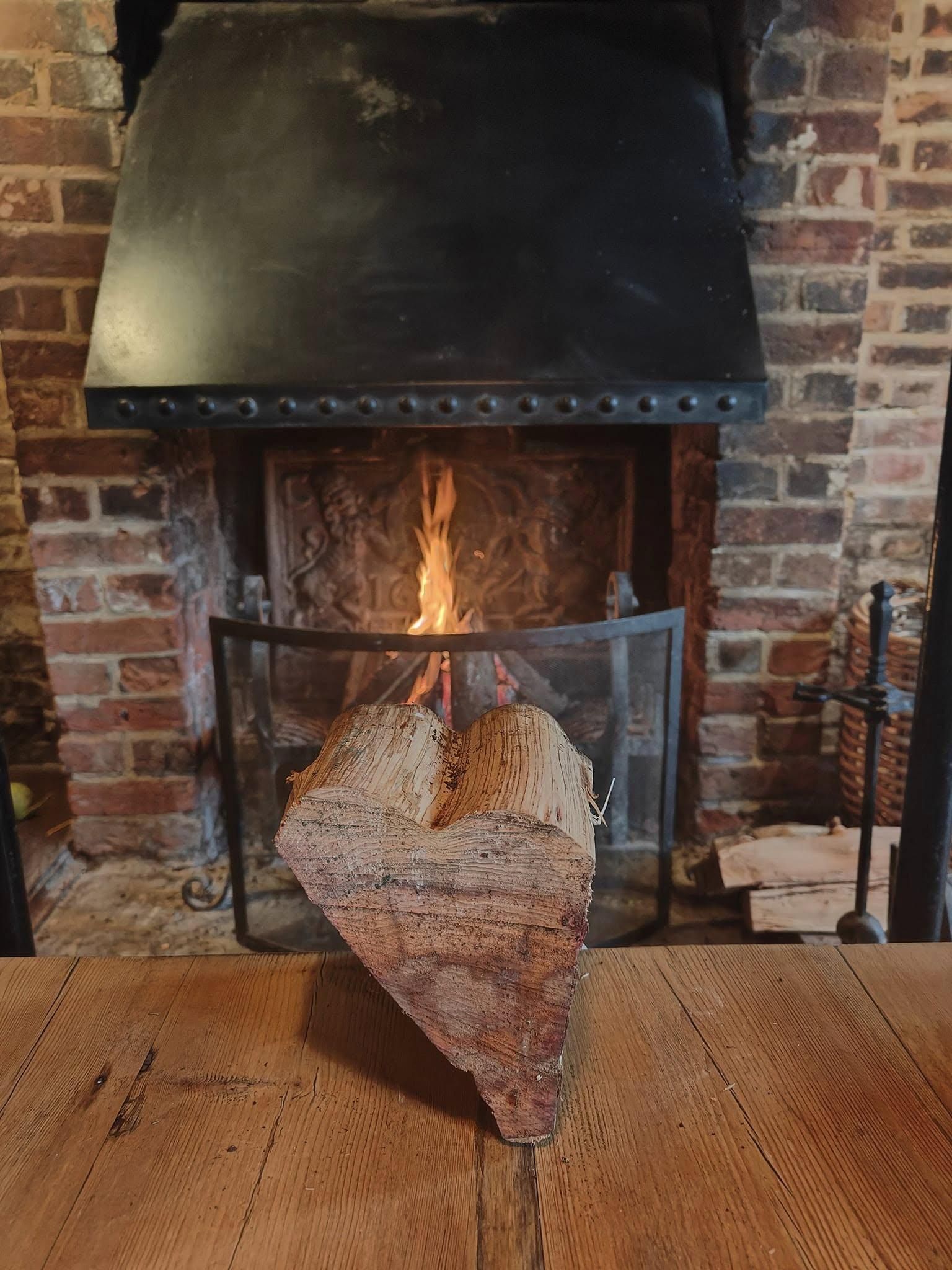White Hart Fireplace/Hollie McCarthy. (Bar). Published on 28-03-2025