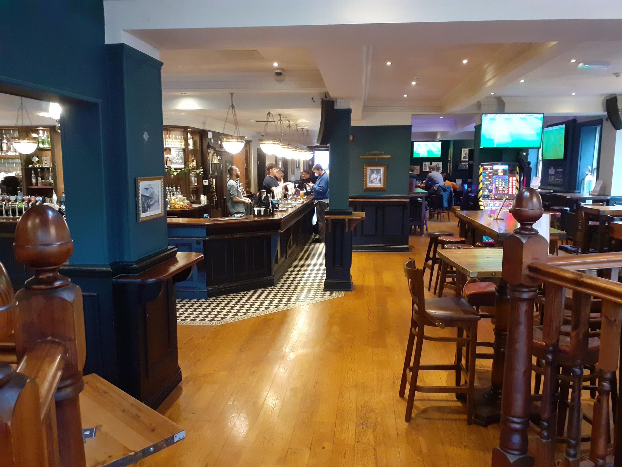 (Pub, Bar). Published on 14-05-2023