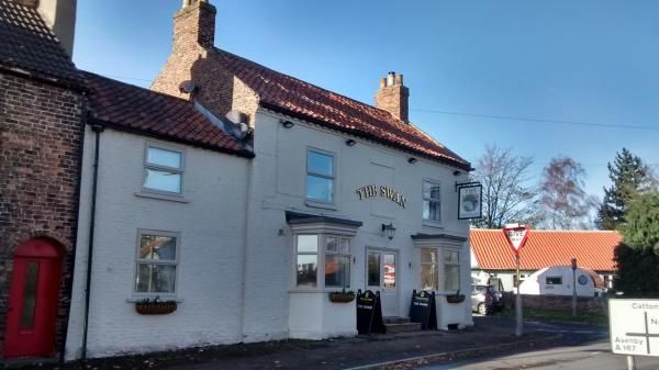 The Swan, Topcliffe, November 2015. (Pub, External). Published on 21-11-2015