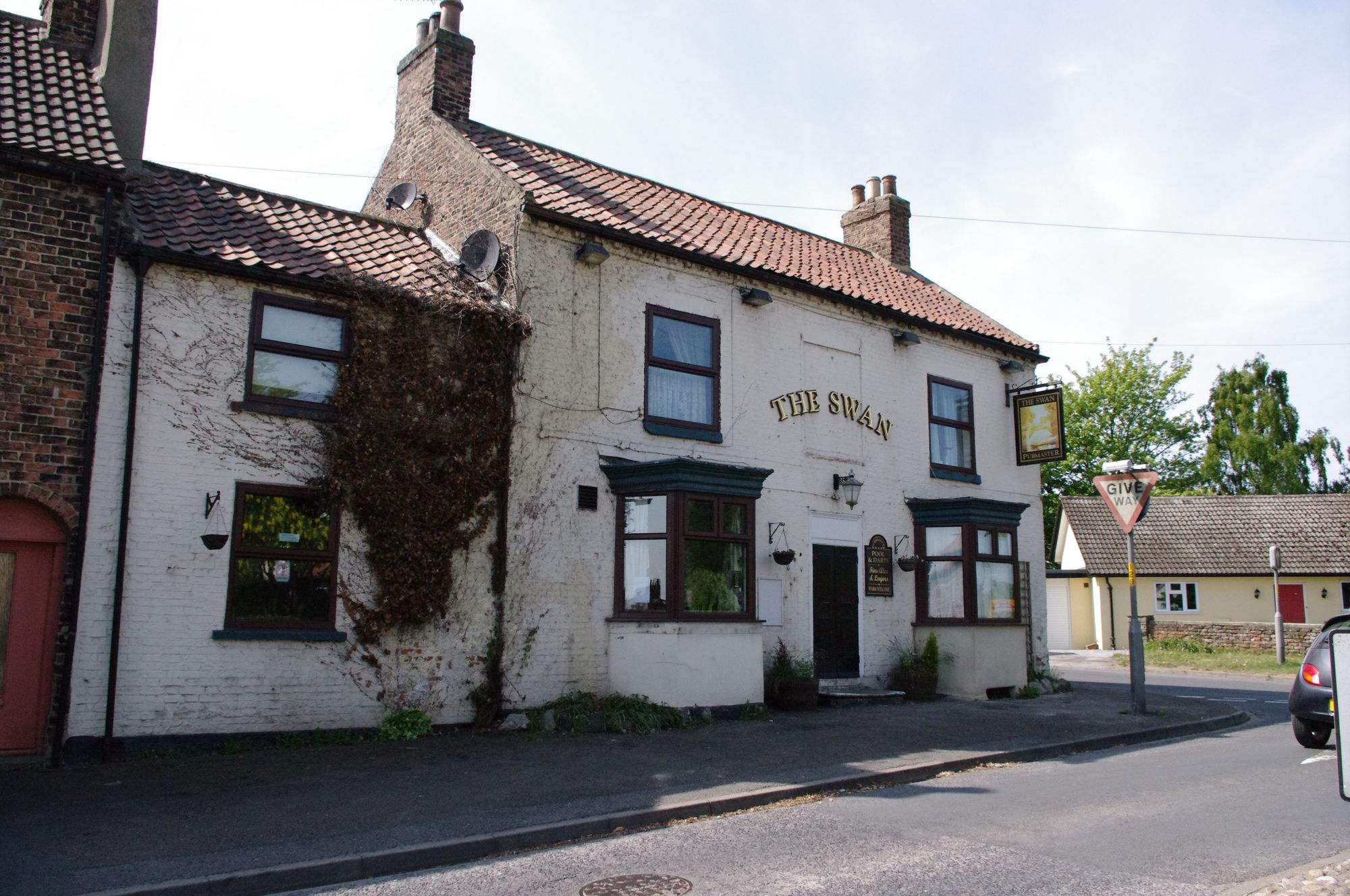 The Swan, Topcliffe, August 2014. (Pub, External). Published on 25-08-2014