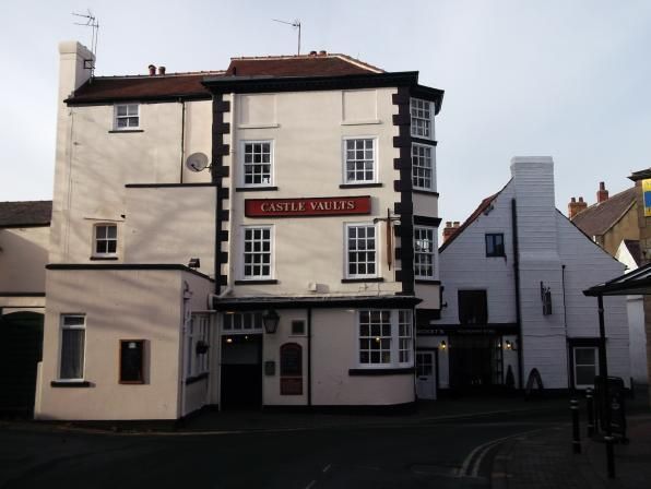Castle Vaults, 2014. (Pub, External). Published on 12-02-2020