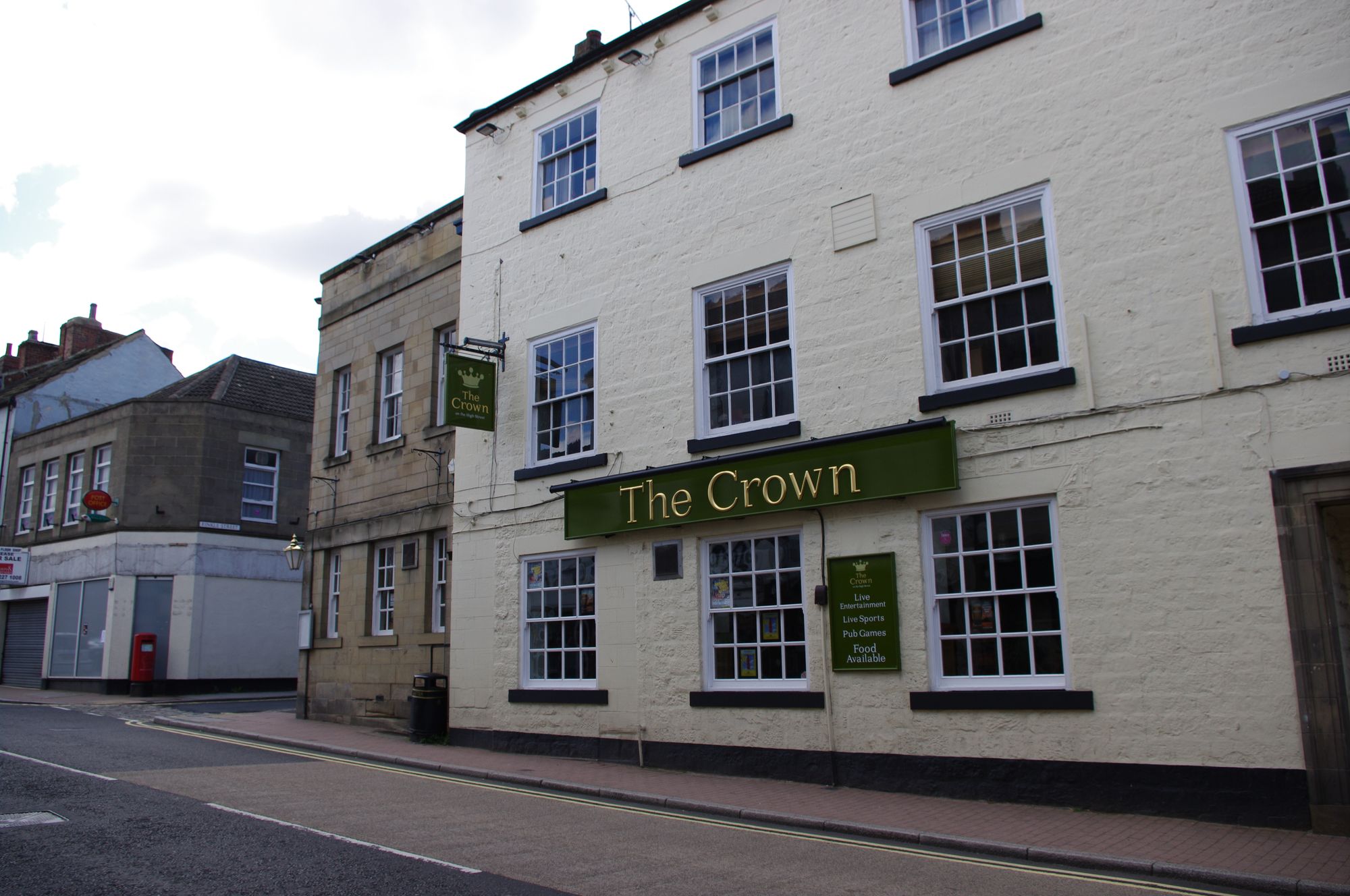 The Crown on the High Street, 2012. (Pub, External). Published on 25-08-2014