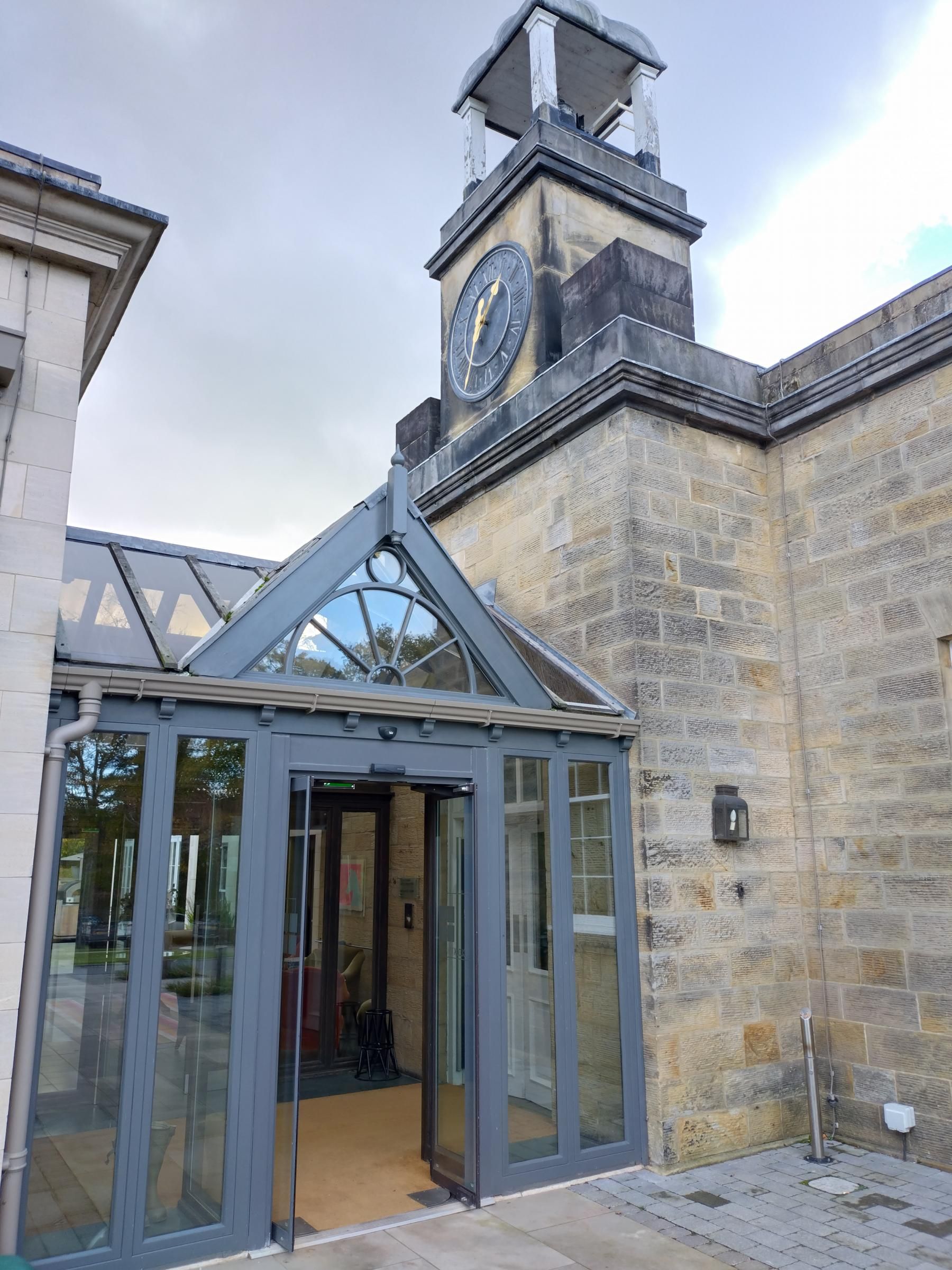 (Pub, External, Key). Published on 28-10-2025