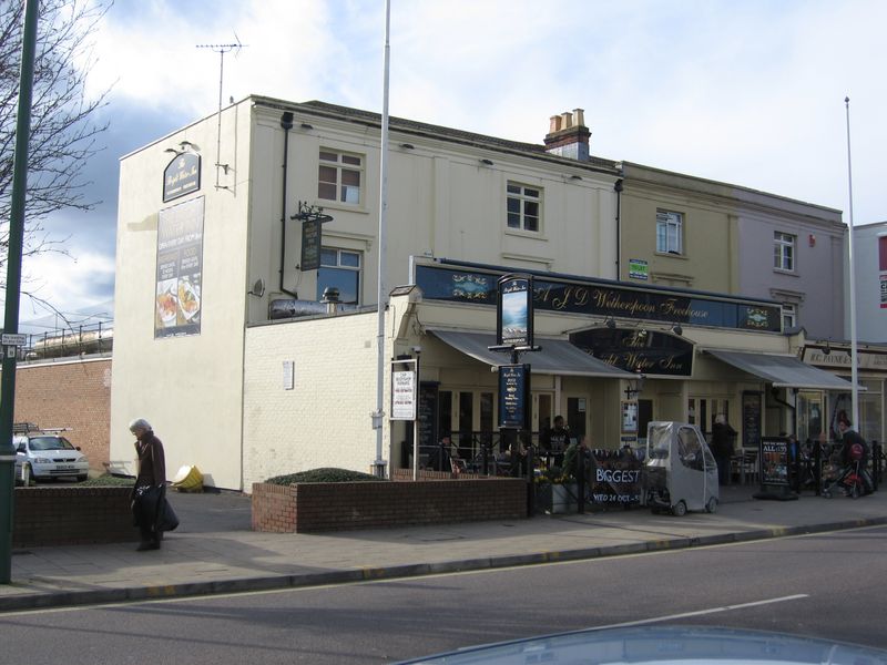 Bright Water Inn, Southampton. (Pub, External). Published on 03-11-2012