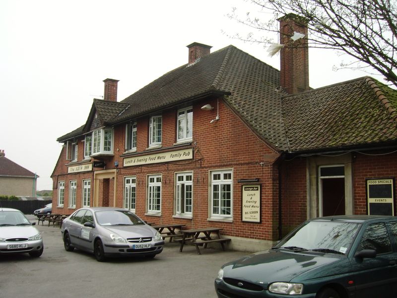 Bush, Maybush (Photo: Gary Tull - 13/04/2007). (Pub, External). Published on 13-04-2007