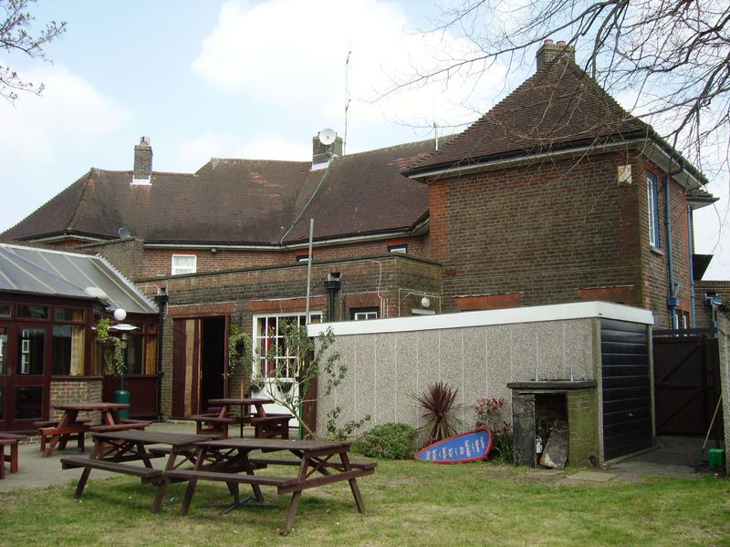 Castle Inn, Midanbury (Photo: Gary Tull - 07/04/2007). (Pub, External, Garden). Published on 07-04-2007 