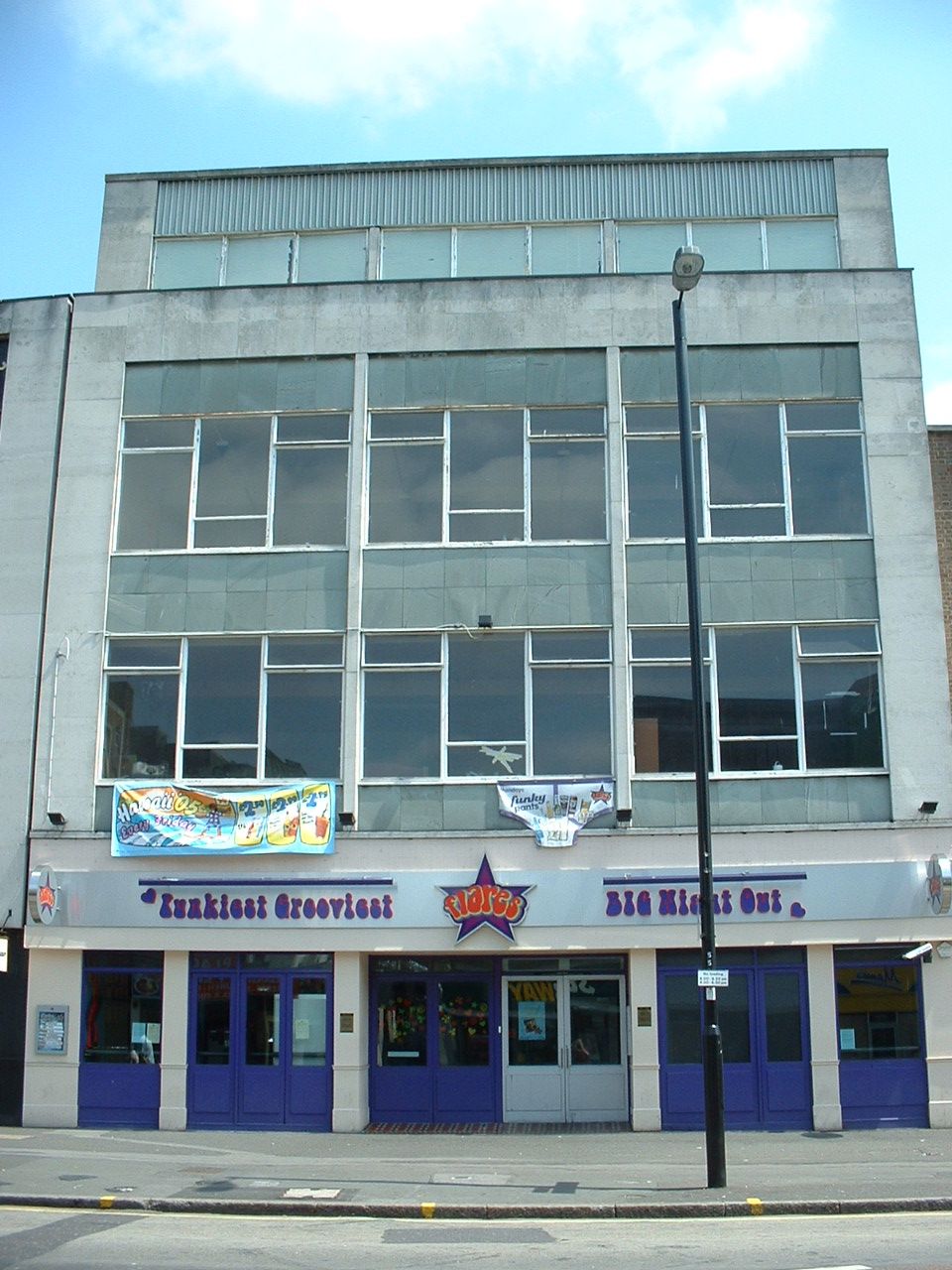 As 'Flares' in 2005 (Photo: Gary Tull - 26/06/2005). (Pub, External). Published on 26-06-2005