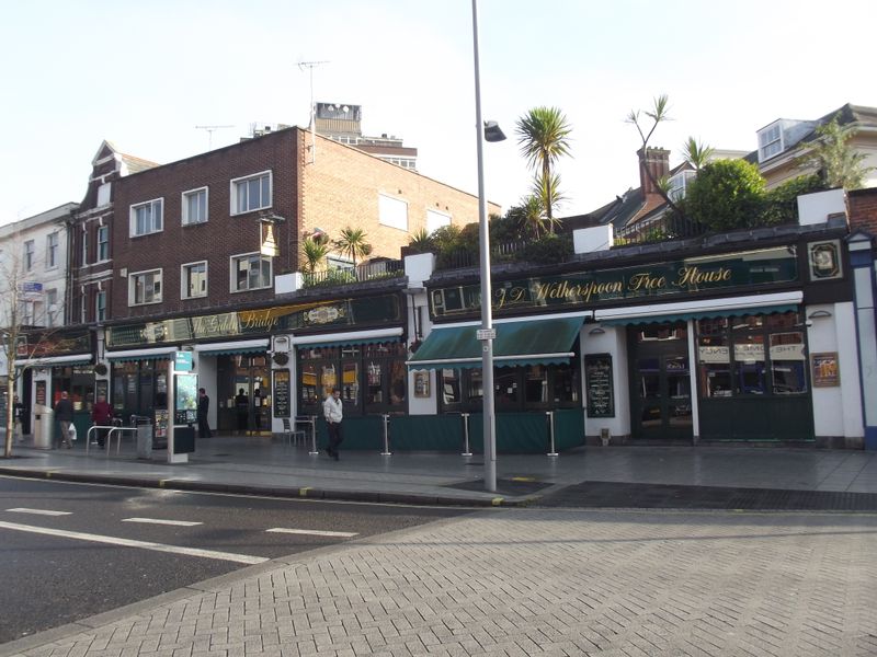 Giddy Bridge, Southampton. (Pub, External). Published on 12-11-2011