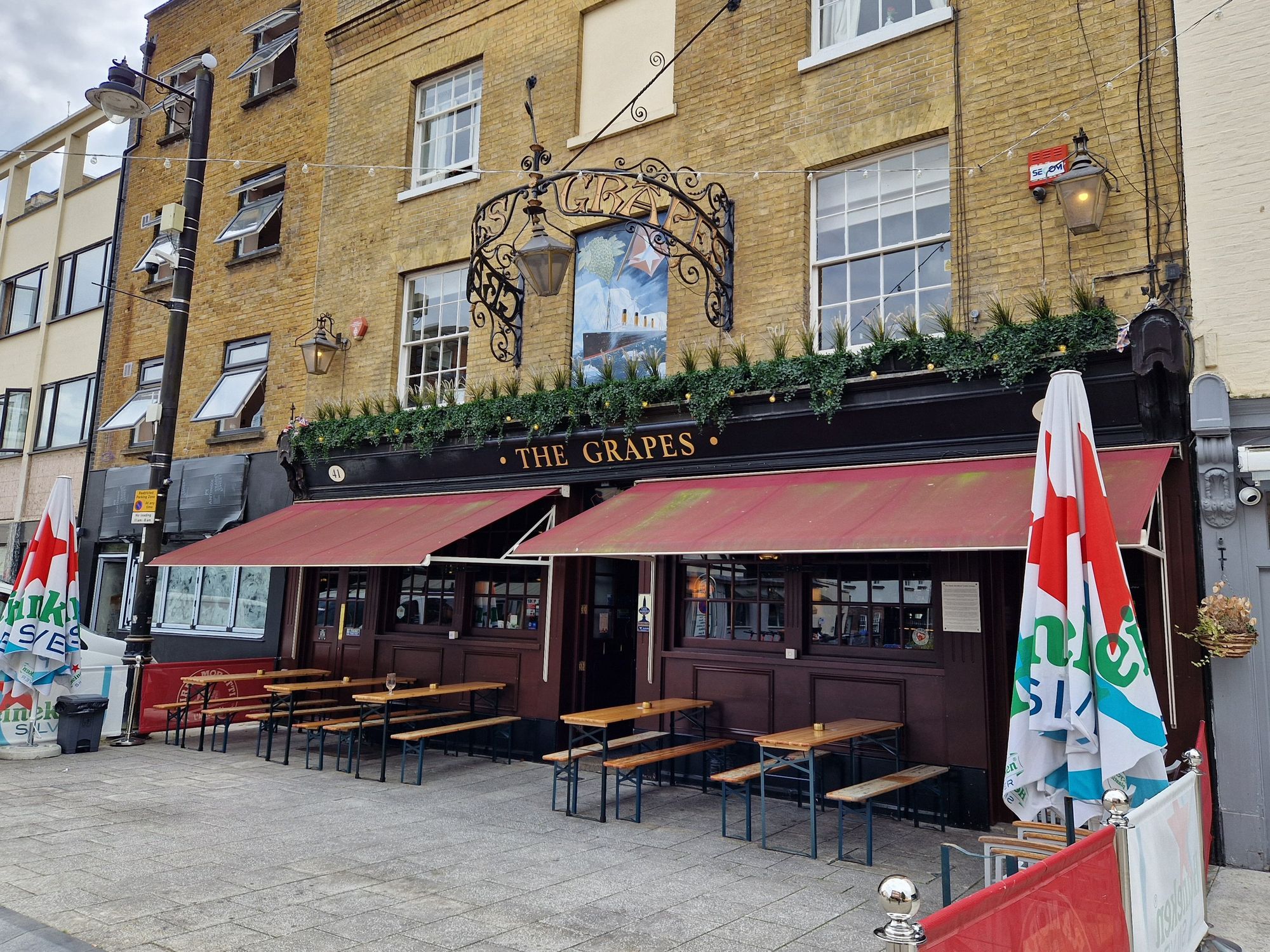 Grapes, Southampton (Photo: Pete Horn - 04/09/2024). (Pub, External). Published on 04-09-2024