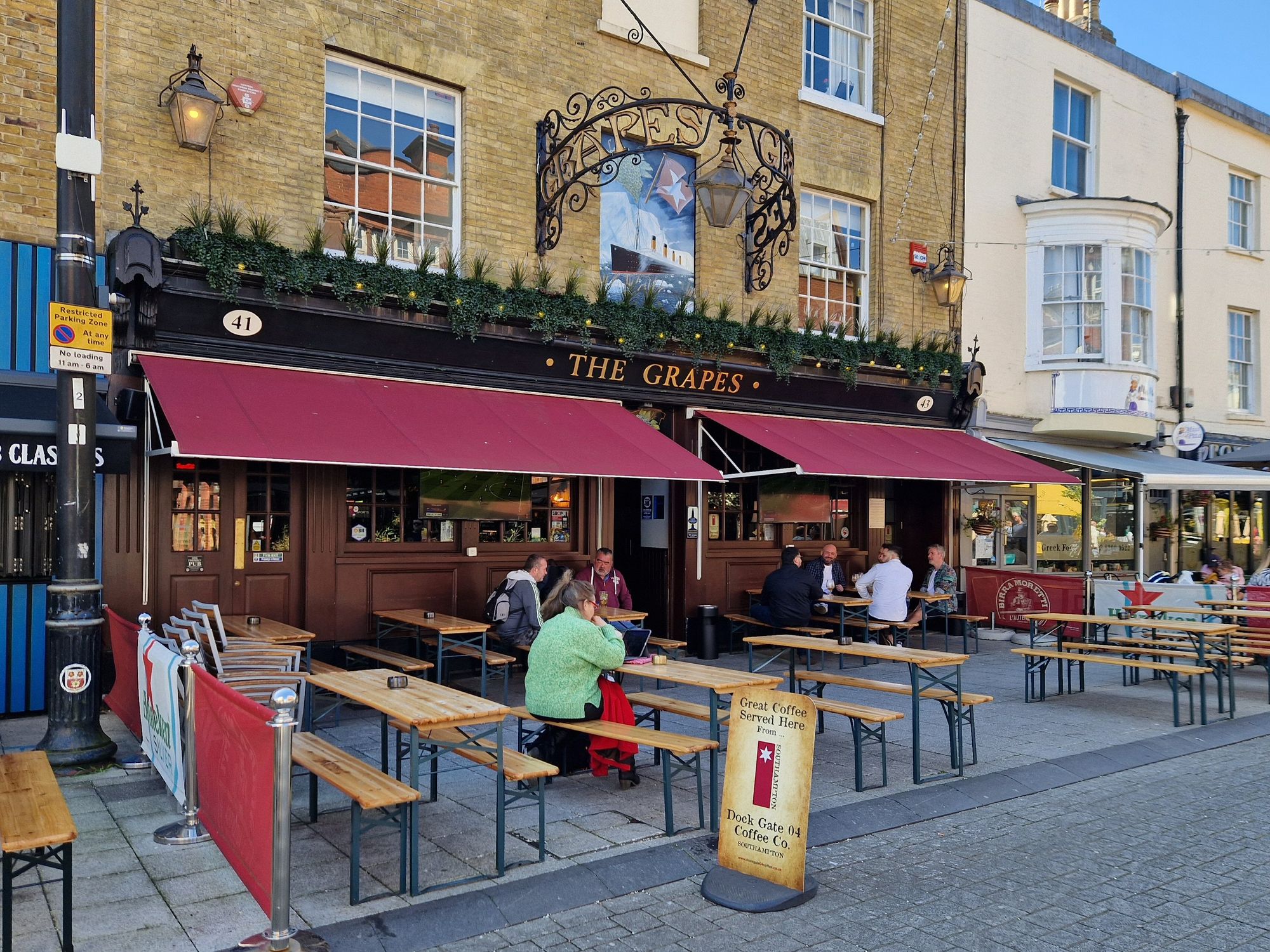 Grapes, Southampton (Photo: Pete Horn - 05/04/2025). (Pub, External). Published on 05-04-2025